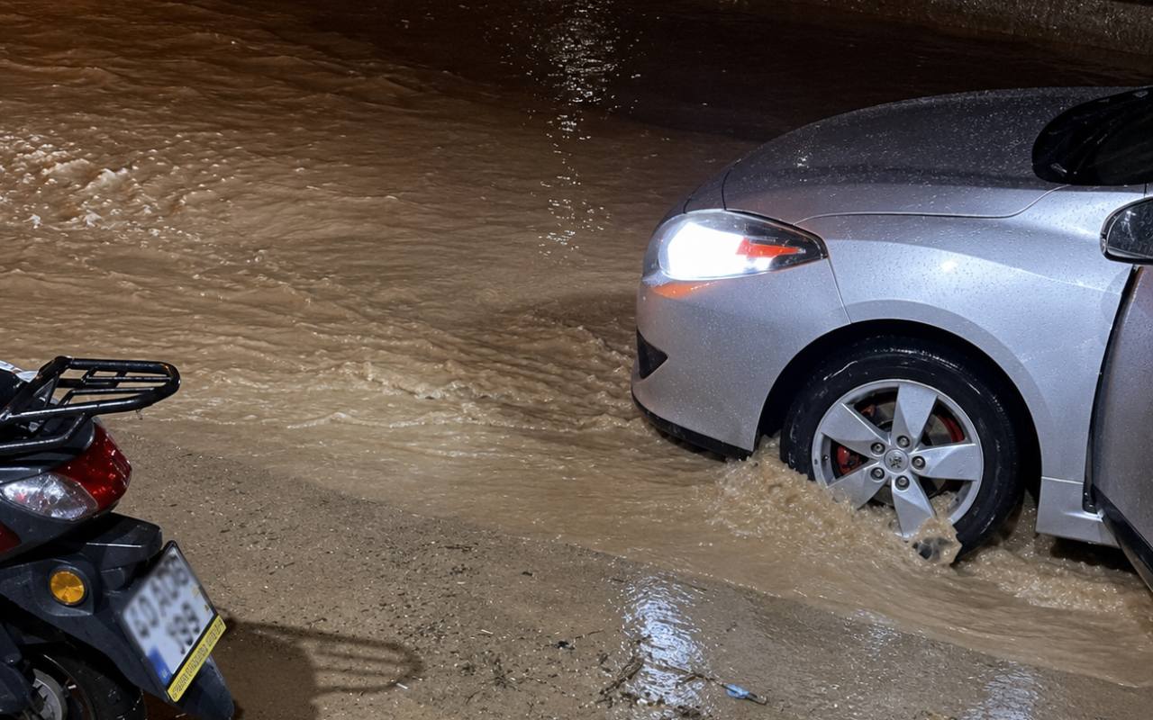 Kırşehir’de Sağanak Yağış Hayatı Olumsuz Etkiledi
