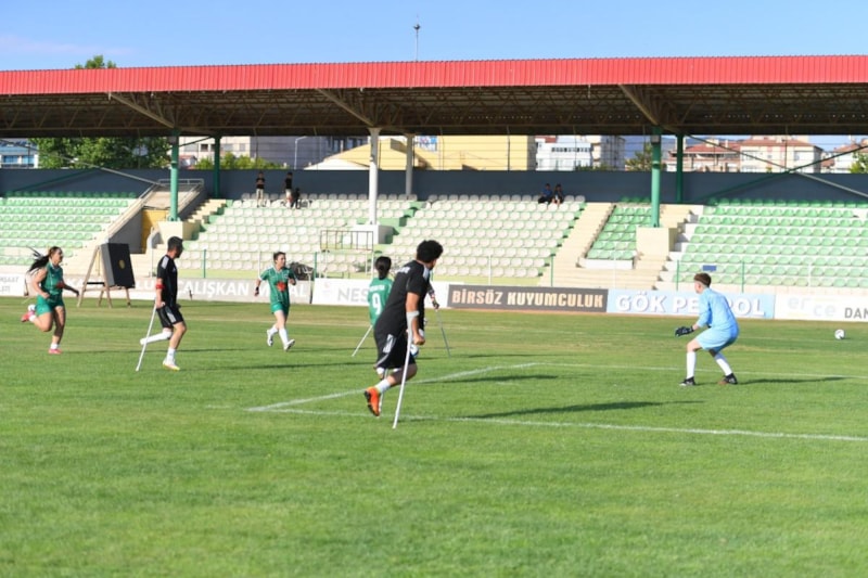 Ampute Milli Takımı ile Kırşehir Kadın Futbol Takımı Dostluk Maçında Buluştu