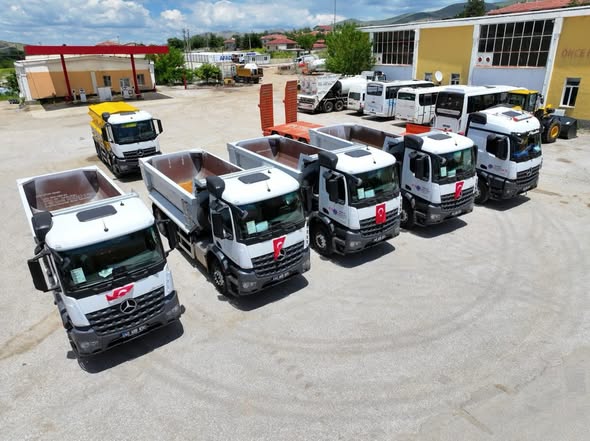 Kırşehir İl Özel İdaresi’ne 4 Yeni Damperli Kamyon! Araç Filosu Güçleniyor