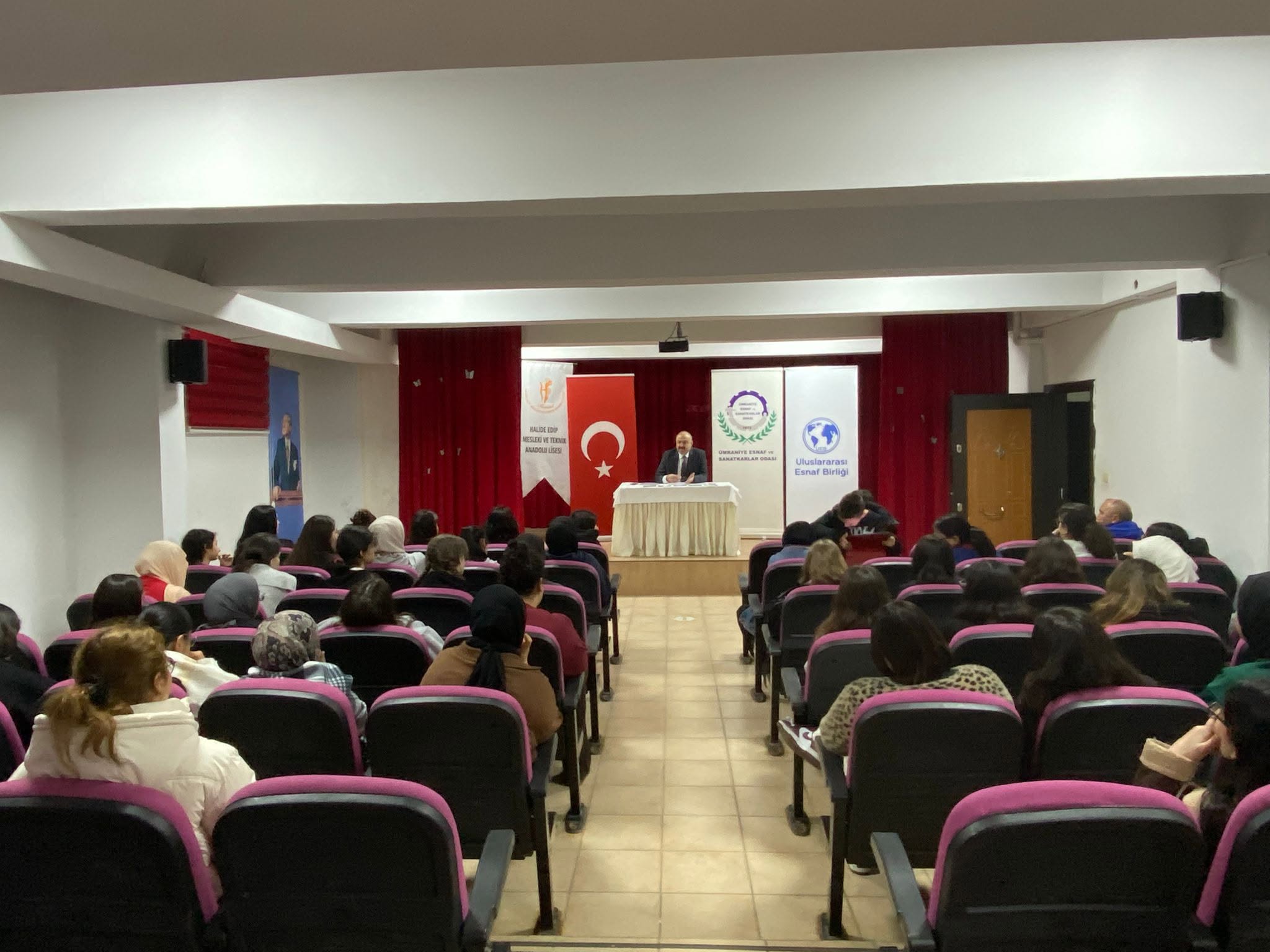 Halide Edip MTAL’de Gençlere Kariyer ve Girişimcilik Semineri