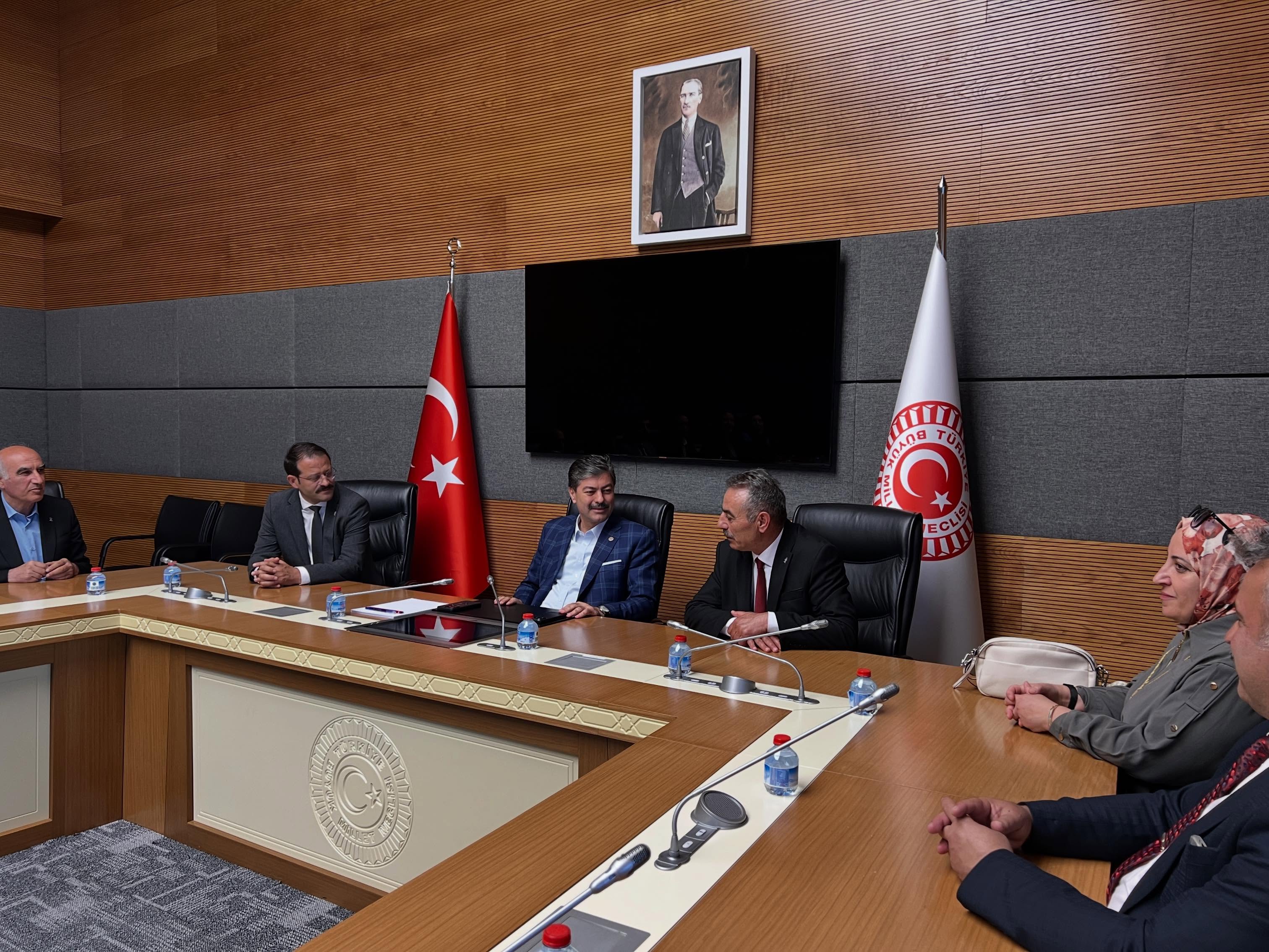 Milletvekili Necmettin Erkan, AK Parti Kırşehir Merkez İlçe Teşkilatını TBMM’de Ağırladı
