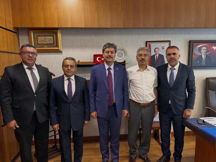 Necmettin Erkan'a Mecliste Anlamlı Ziyaret: Mamak Kırşehirliler Derneği'ni Ağırladı!