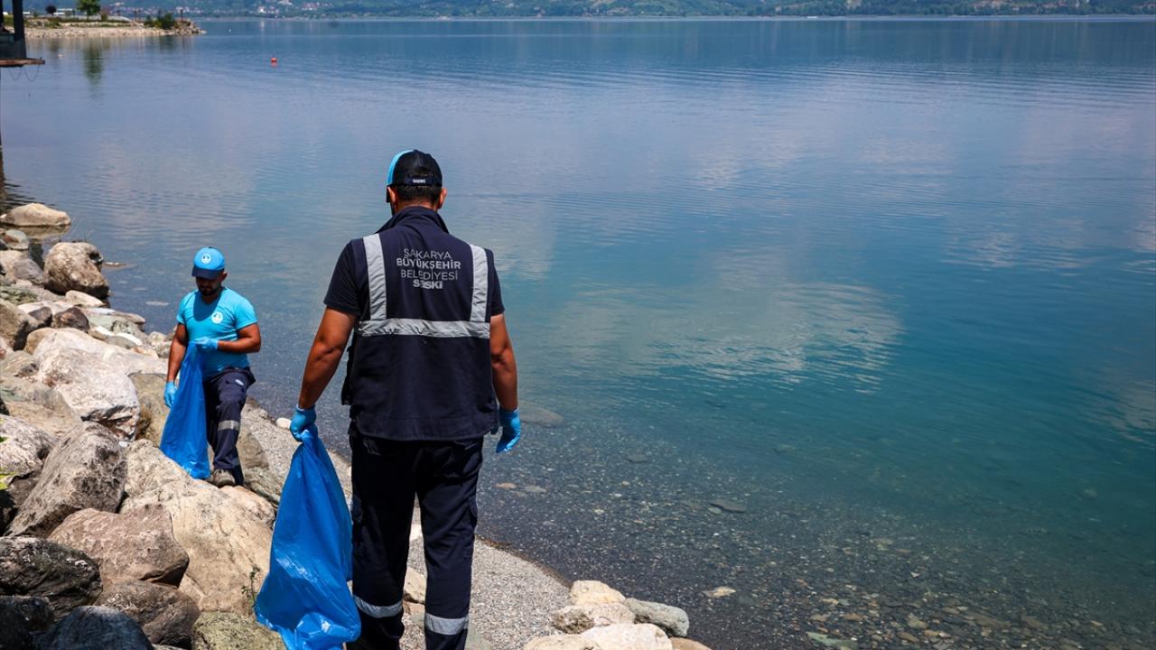 Geleceğimiz İçin El Ele: Sapanca Gölü 200 Kişilik Ekipten Geçti