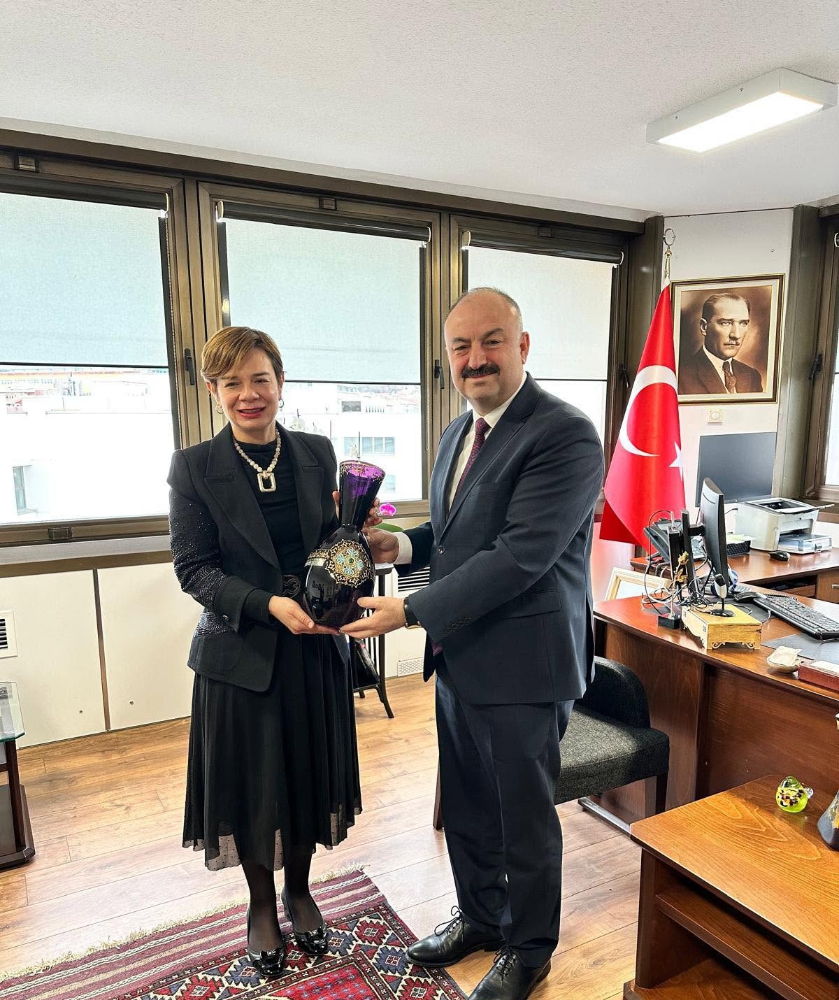 Ankara’da Kritik Görüşme: Mehmet Özdil Dışişleri Bakanlığı’nda Esnafın Uluslararası Yol Haritasını Görüştü
