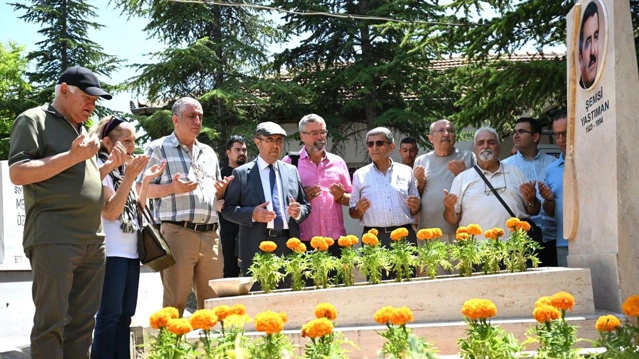 Kırşehir Memleket Özel: İmaret Mezarlığı'nda Duygusal Anlar! Büyük Usta Şemsi Yastıman Anıldı
