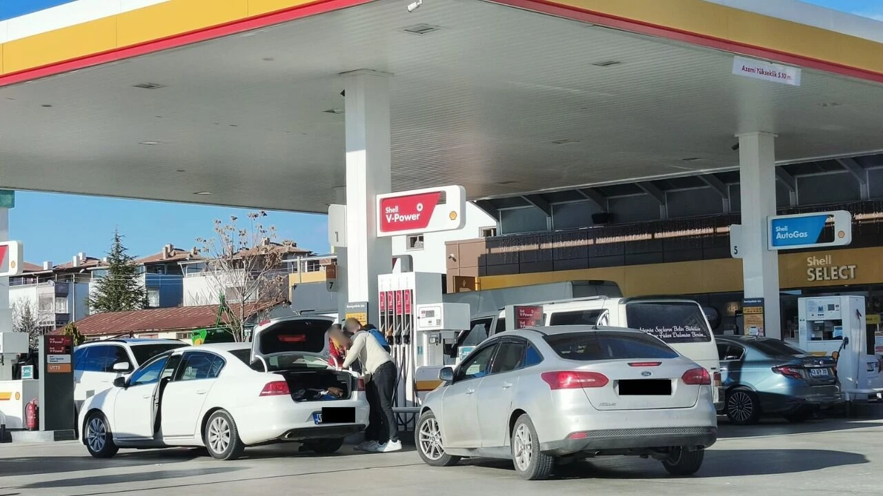 Sürücülerin Gözü Aydın! Peş Peşe 3 Zammın Ardından Akaryakıtta Dev İndirim Başladı