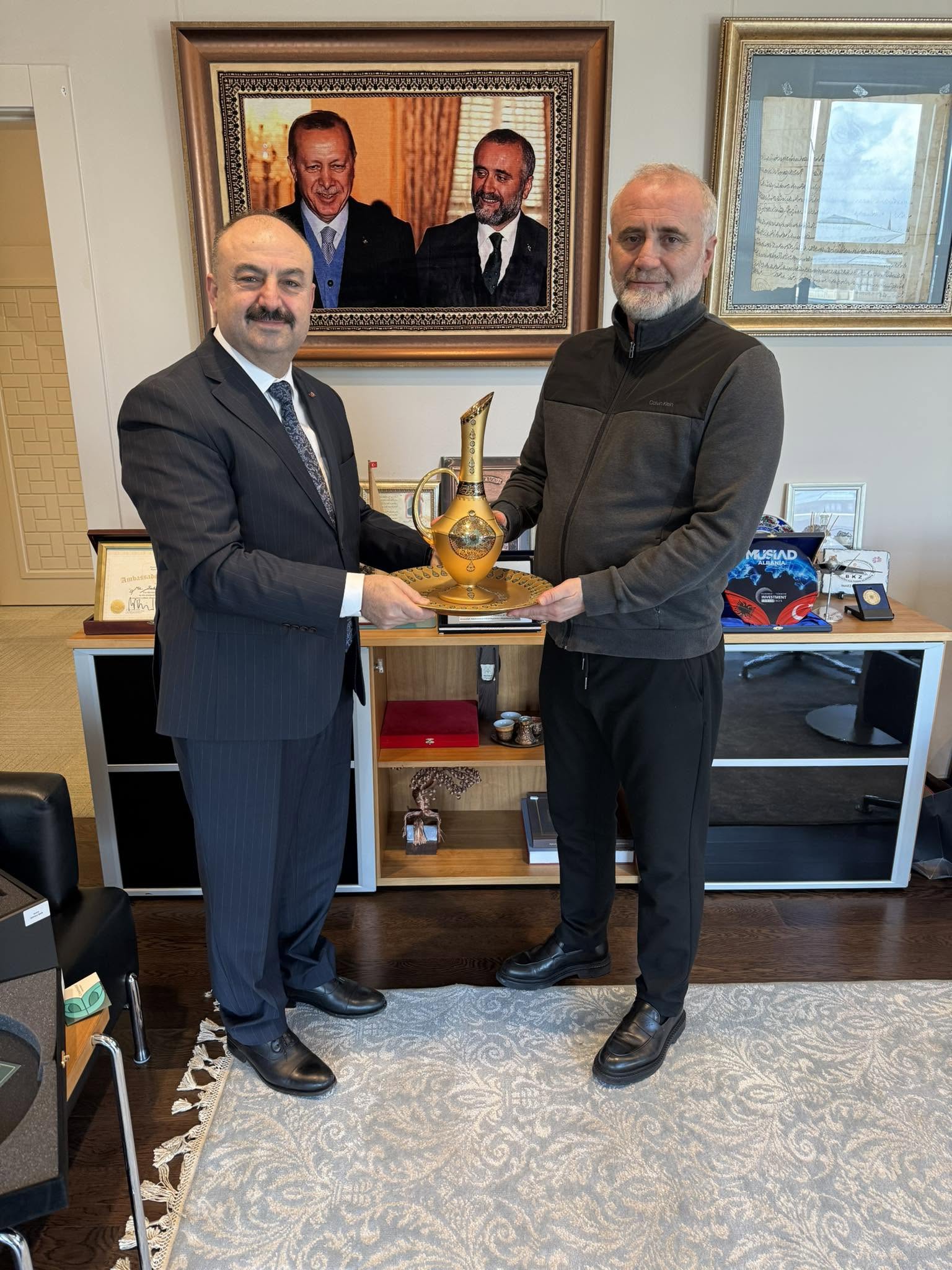 Külliye’de UEB Rüzgarı: Mehmet Özdil, Cumhurbaşkanlığı Başdanışmanı Sabri Demir’e Küresel Esnaf Vizyonunu Sundu!
