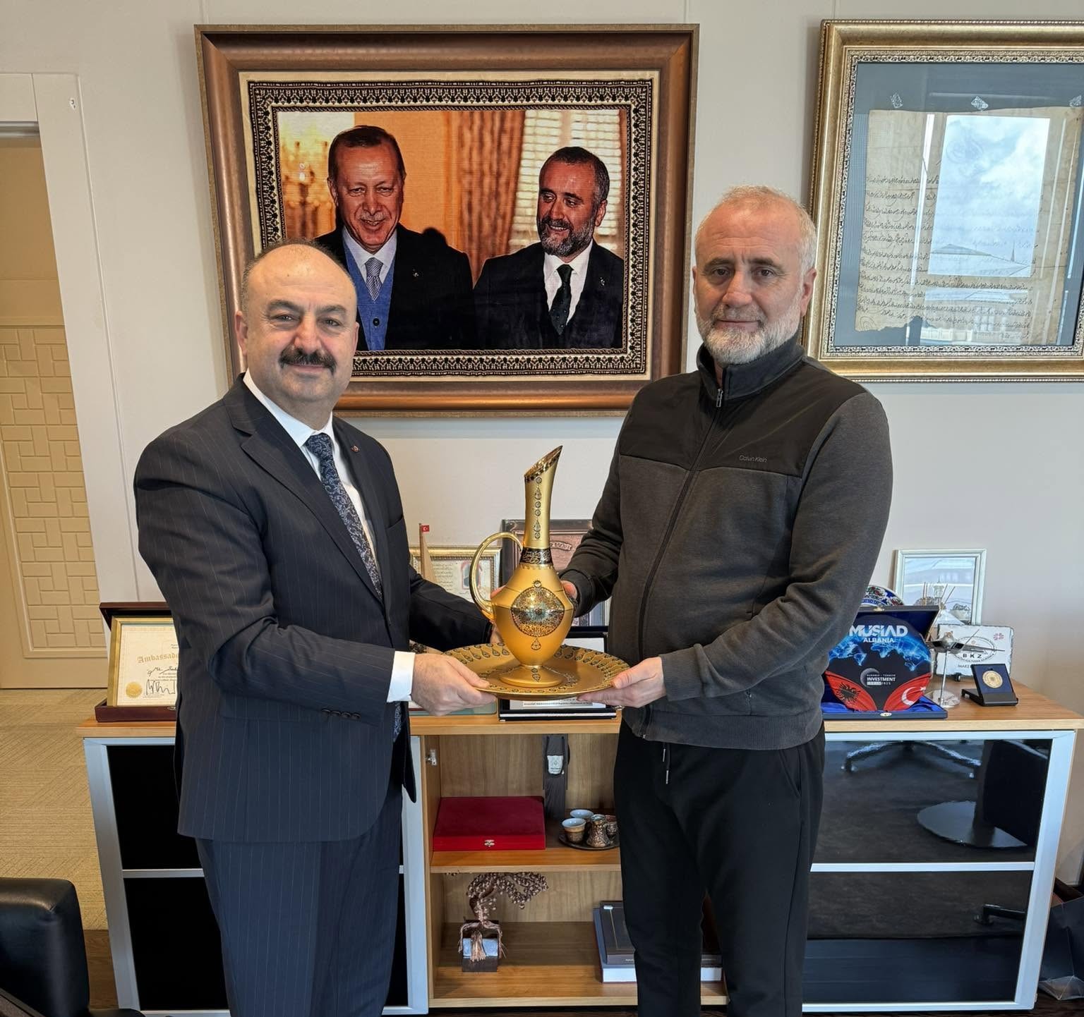 Külliye’de UEB Rüzgarı: Mehmet Özdil, Cumhurbaşkanlığı Başdanışmanı Sabri Demir’e Küresel Esnaf Vizyonunu Sundu!