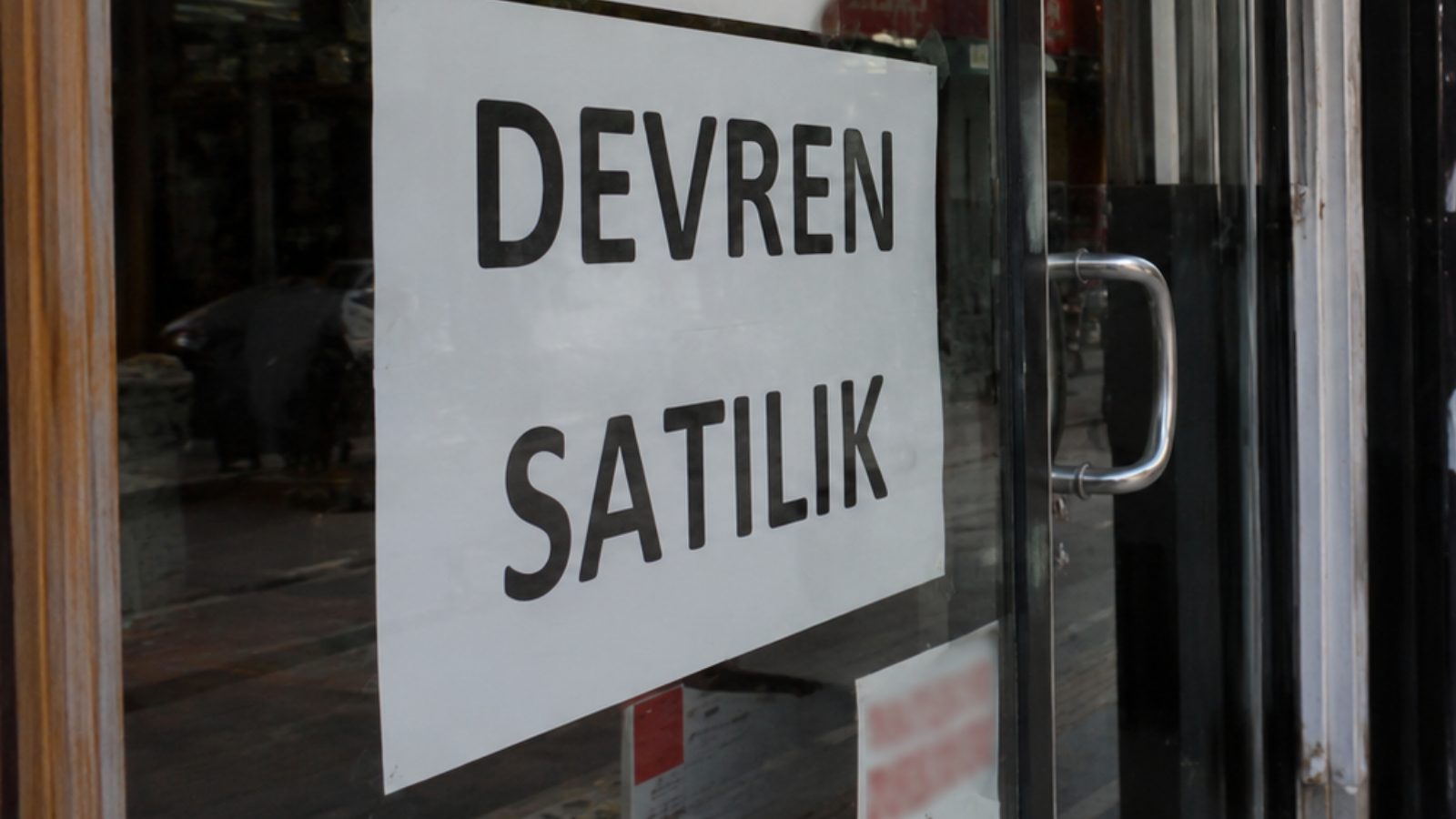 Kırşehir Caddelerinde Devren Satılık İlanları Artıyor: Esnaf Neden Dükkan Kapatıyor?