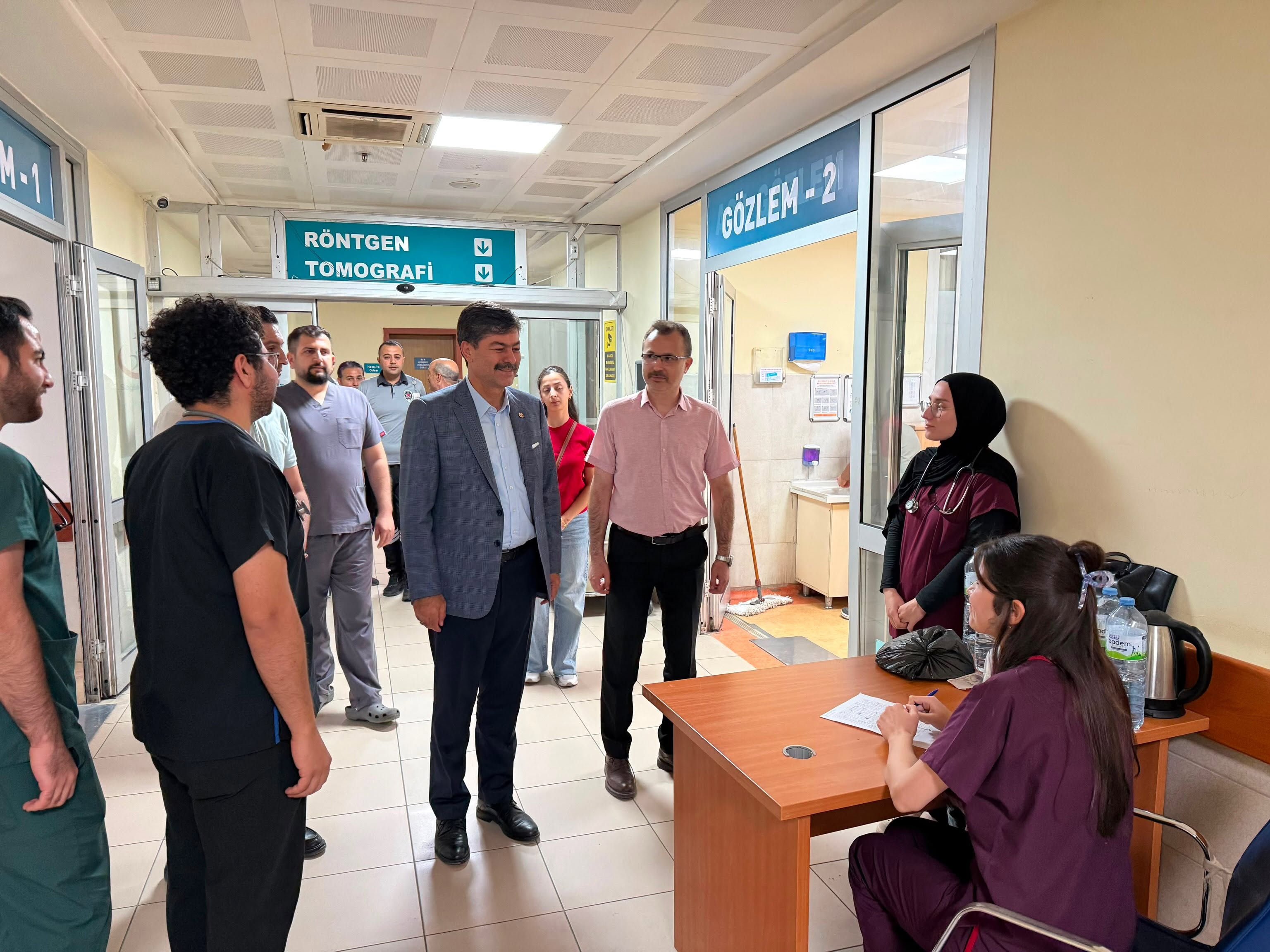 Hastane Ziyaretinde Gönüllere Dokunan Anlar! Tedavi Gören Vatandaşlar Yalnız Bırakılmadı