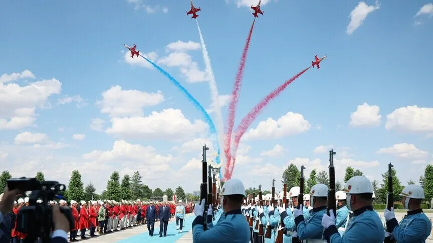 NATO Sosyal Medyada Paylaştı: Türk Yıldızları Gökyüzünü Süsledi