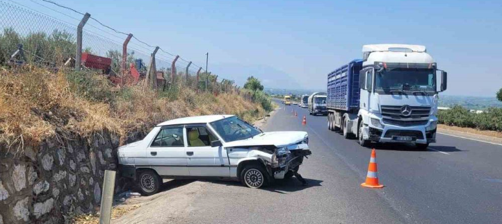 Manisa'da Trafik Kazası: Tır ile Otomobilin Çarpışması Sonucu 2 Yaralı