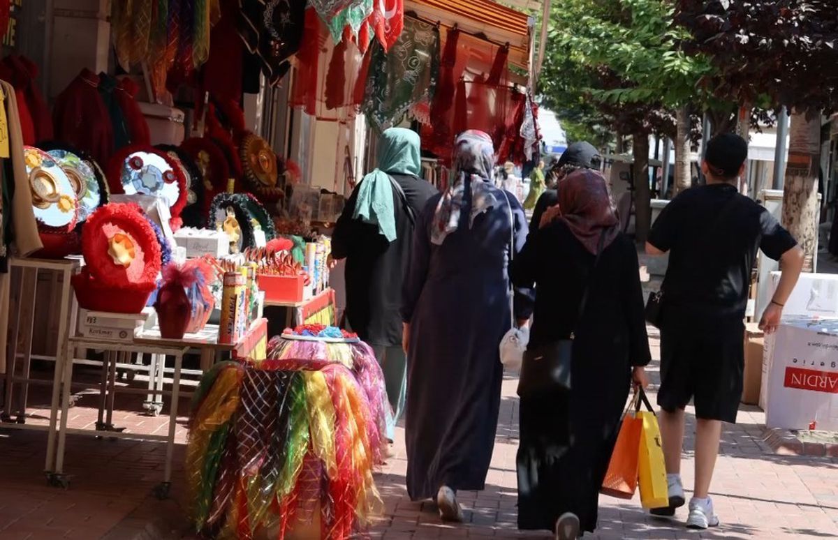 Gurbetçiler Kırşehir Esnafına Can Suyu Oldu: Çarşı Pazarda Durgunluk Bitti, Piyasa Hareketlendi!