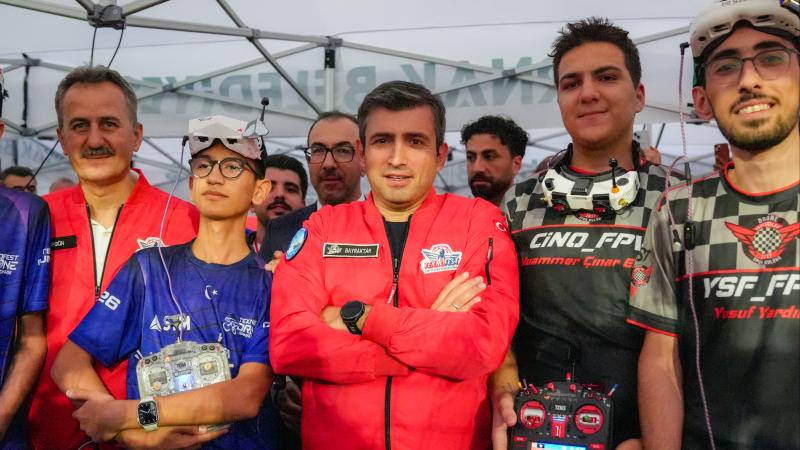 TEKNOFEST Dron Şampiyonası Şırnak'ta Başladı: Bayraktar'a "Fahri Hemşehrilik" Unvanı Verilecek