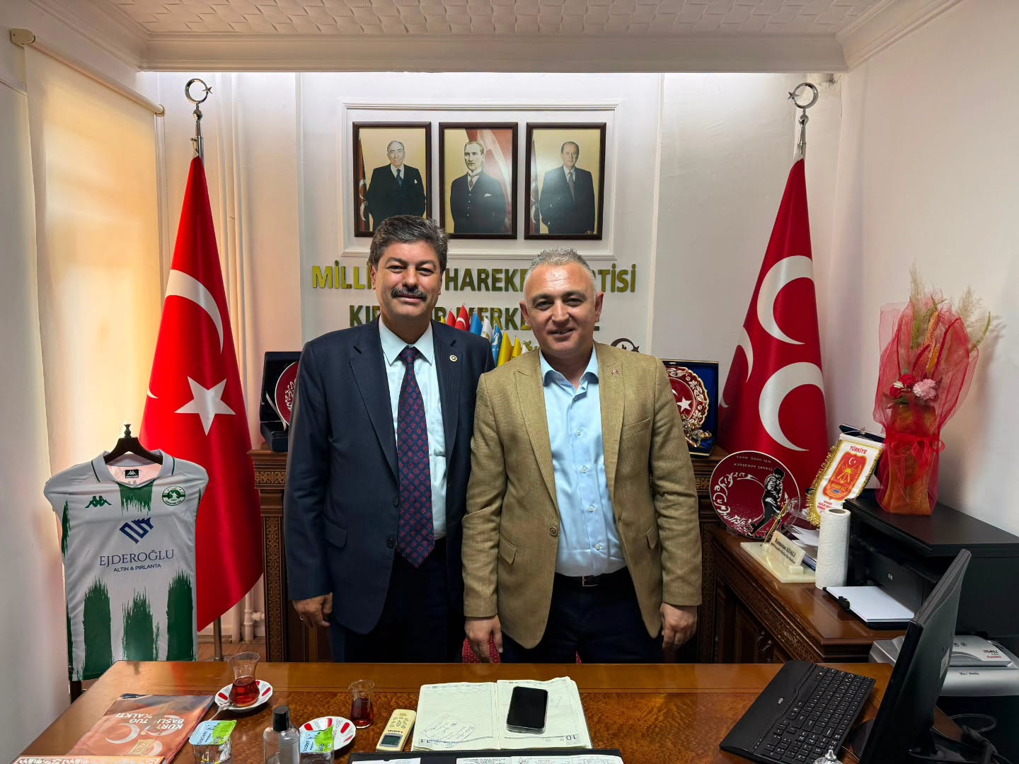 Necmettin Erkan'dan MHP Merkez İlçe Başkanlığı'na Anlamlı Ziyaret! Kırşehir İçin Ortak Hedef Vurgusu