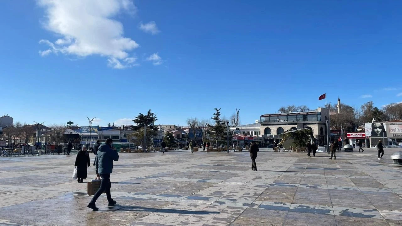 21 Ağustos Kırşehir Hava Durumu: Öğle Saatlerinde Sıcaklığa Dikkat!
