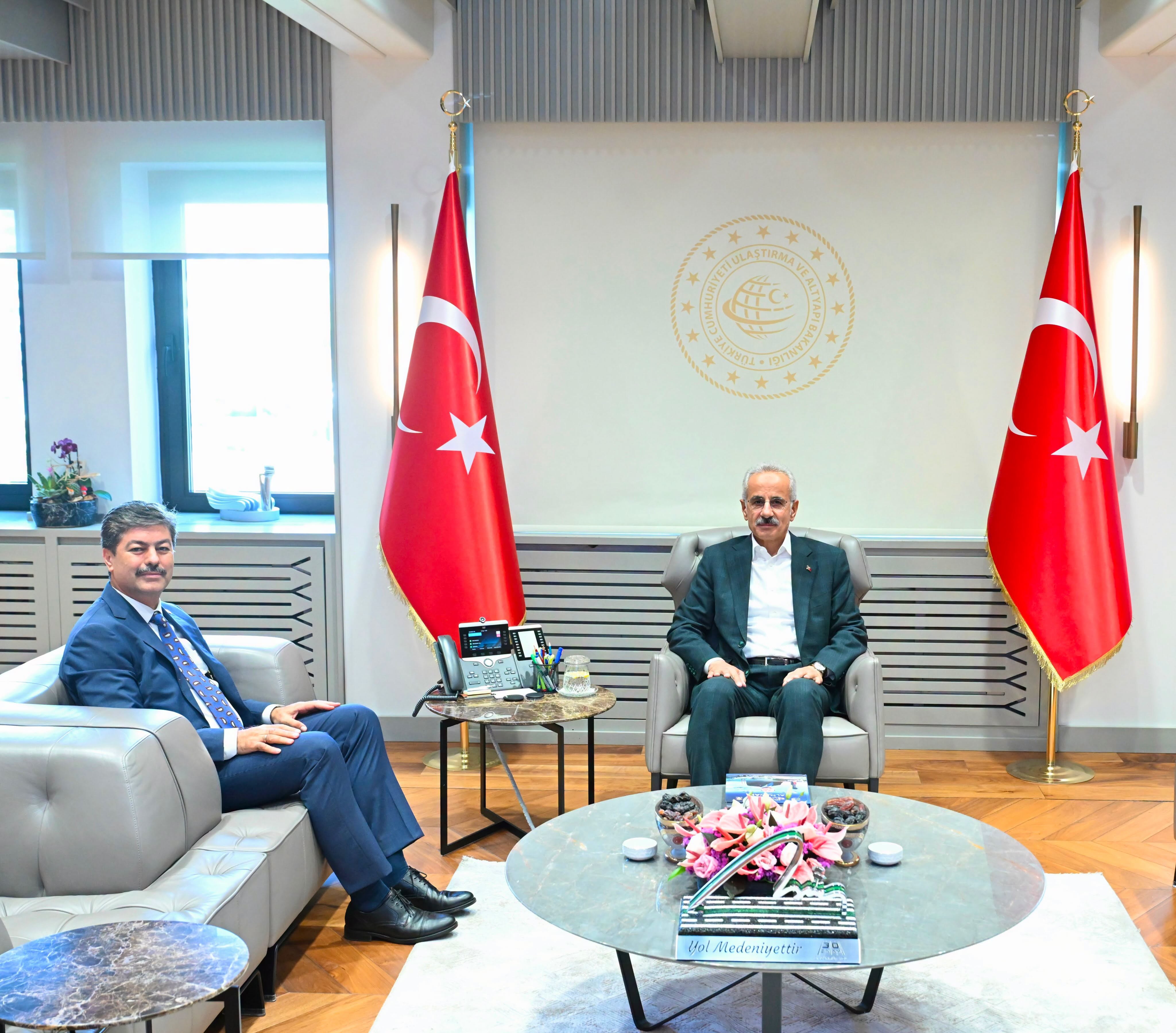 KIRŞEHİR’İN YOLUNU AÇAN VEKİL: NECMETTİN ERKAN 9 DEV PROJEYİ ANKARA’DA MASAYA VURDU