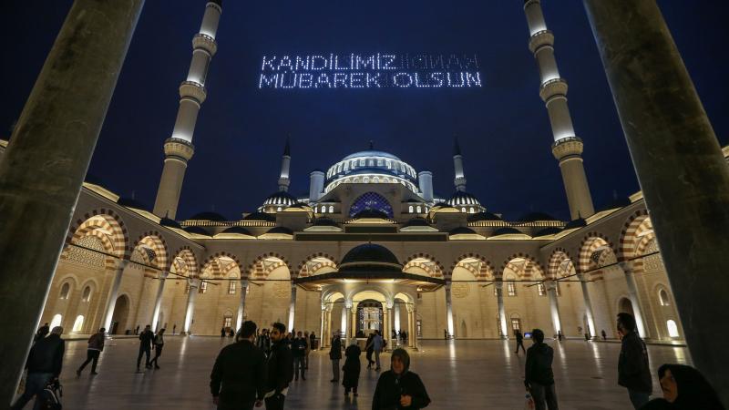 İslam Alemi Mevlid Kandili Coşkusunu Yaşıyor: Gönüller Nebevi İklimde Buluşacak