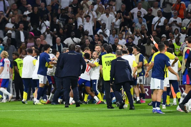 Lyon-Fenerbahçe Maçı Sonunda Arbede: Yeni Görüntülerle Tüneldeki Gerilim Deşifre Oldu