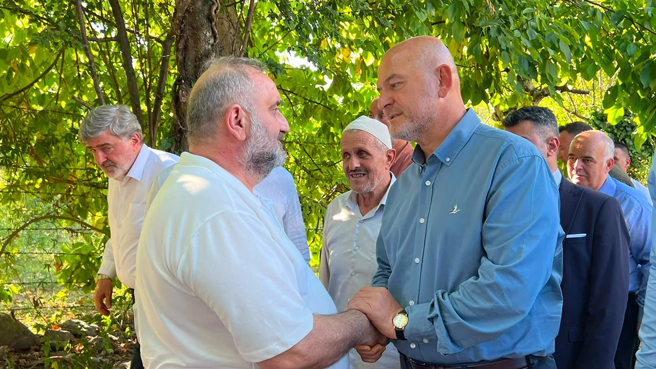 SÜLEYMAN SOYLU’DAN SİBEL GÖNÜL’ÜN AİLESİNE VE SEVENLERİNE TAZİYE ZİYARETİ