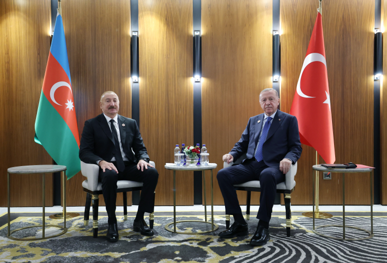 Bişkek’te Kritik Zirve Diplomasiyle Başladı: Erdoğan ve Aliyev Bir Araya Geldi