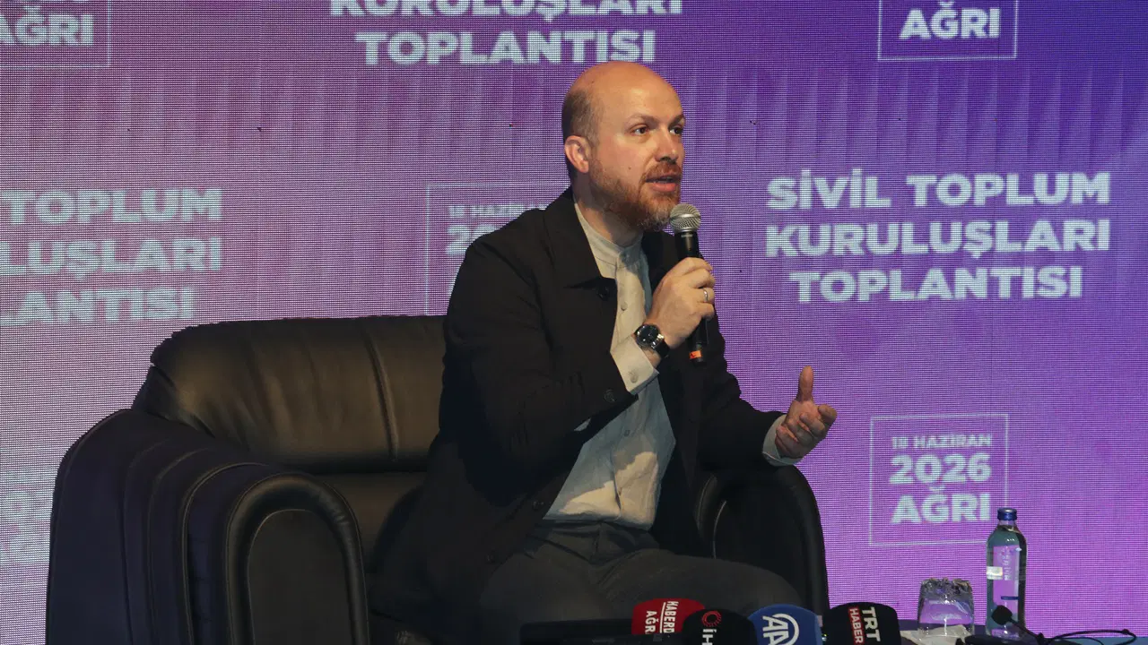 Bilal Erdoğan’dan Gençlere Sosyal Medya Uyarısı: "Kaleyi Açık Bırakıyoruz, Tutmamız Lazım!"