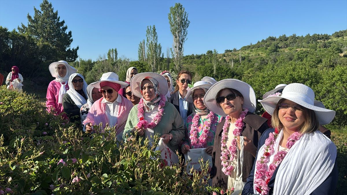Isparta Gülünün Yolculuğuna Yerinde İnceleme: AK Partili Ercan Üreticileri Dinledi