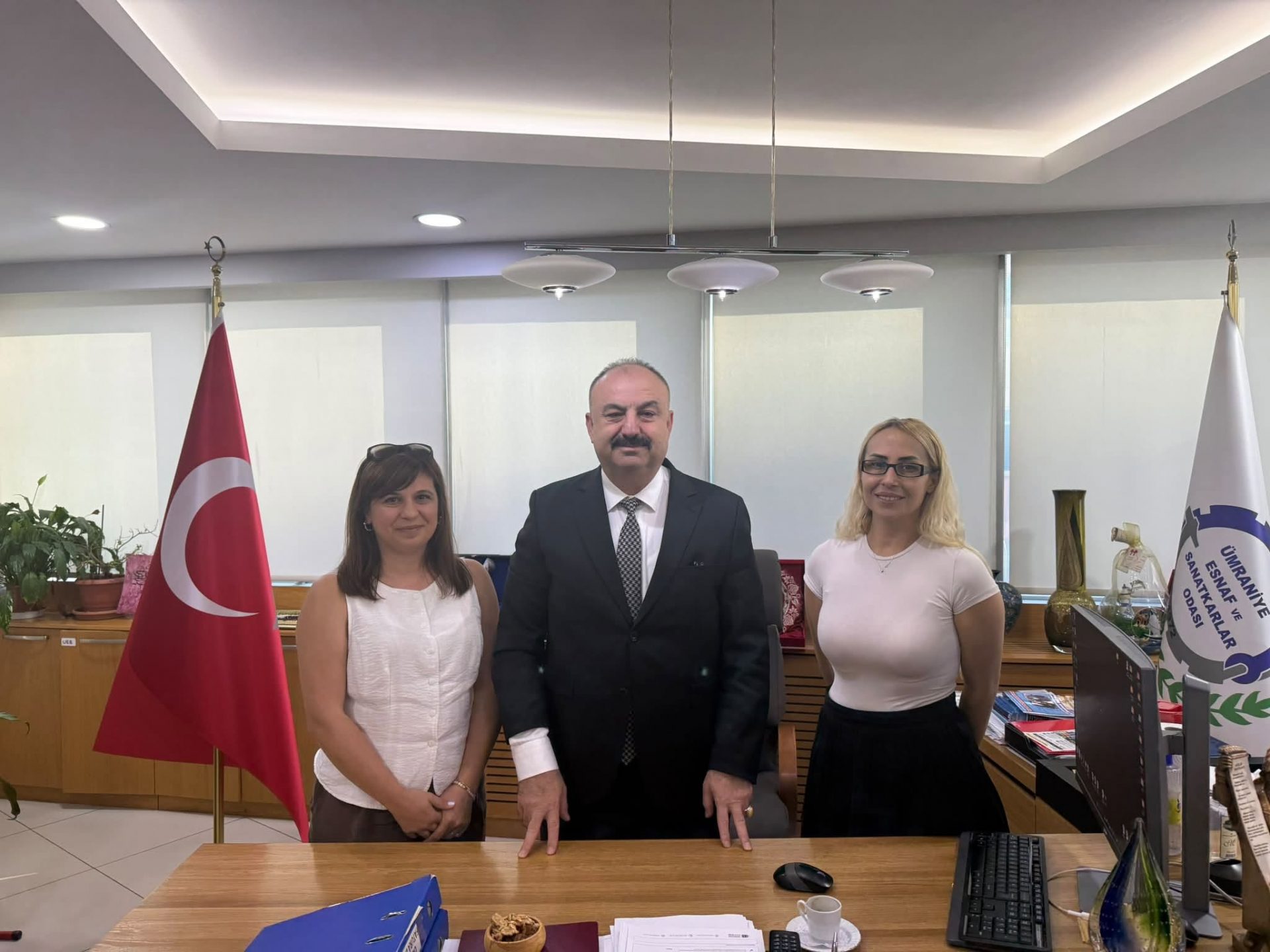 UEB’DEN DİJİTAL DÖNÜŞÜM HAMLESİ: ESNAFIN İLETİŞİM MALİYETLERİ DÜŞÜYOR