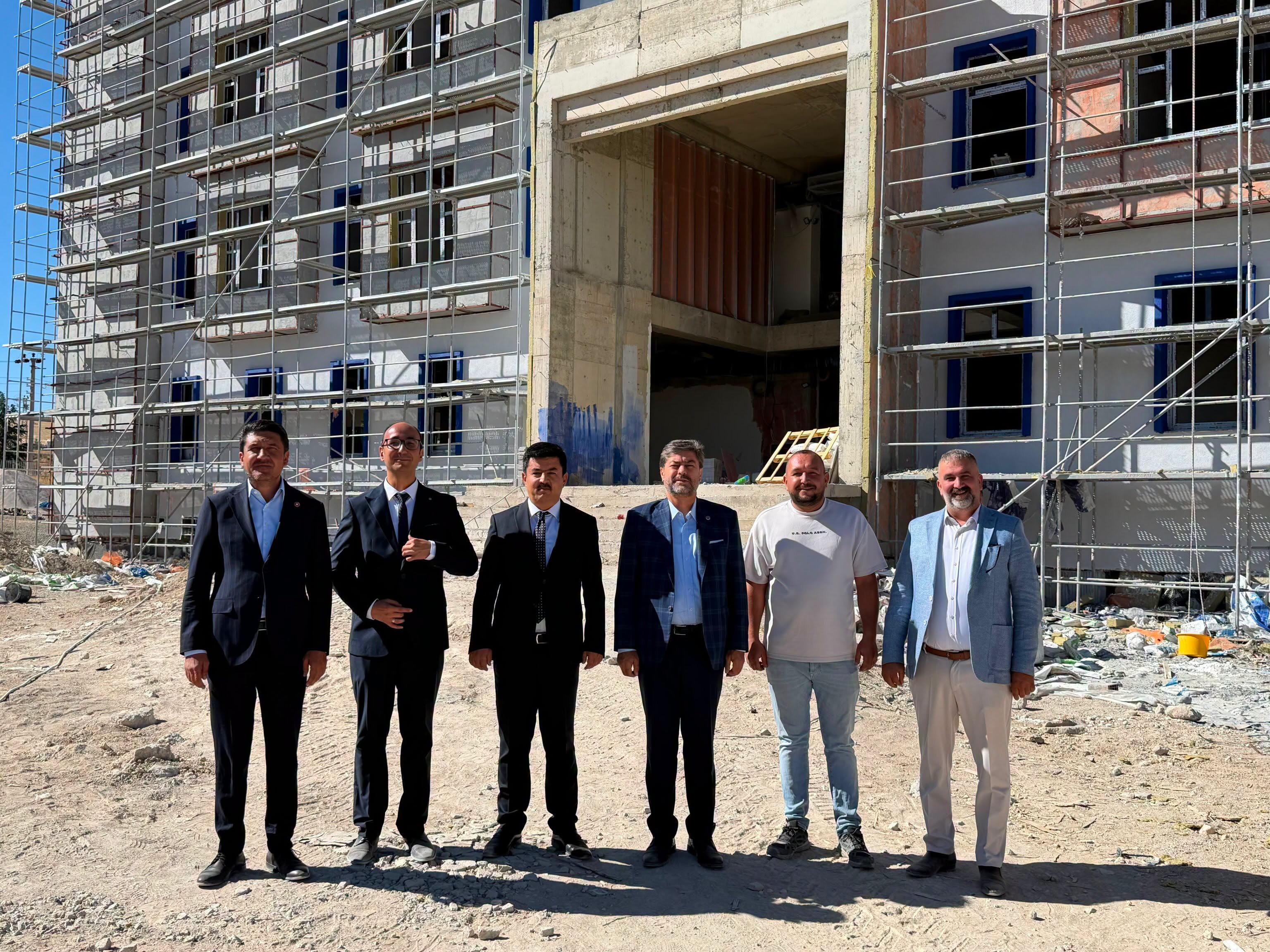 NECMETTİN ERKAN KIRŞEHİR İÇİN ÇALIŞIYOR: ŞEHRİN DÖRT BİR YANINDA YATIRIMLAR HAYATA GEÇİYOR