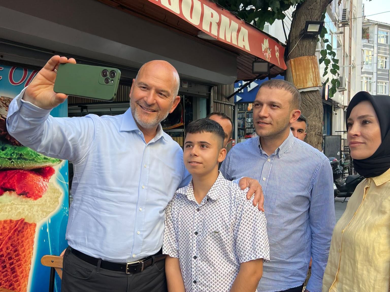 Beyoğlu’nda Sürpriz Ziyaret: Süleyman Soylu ve Kasım Fırat Halıcıoğlu Esnafıyla Buluştu