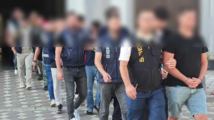 Gölcük’ten 8 İle Uzanan Borsa Dolandırıcılığı Şebekesi Çökertildi
