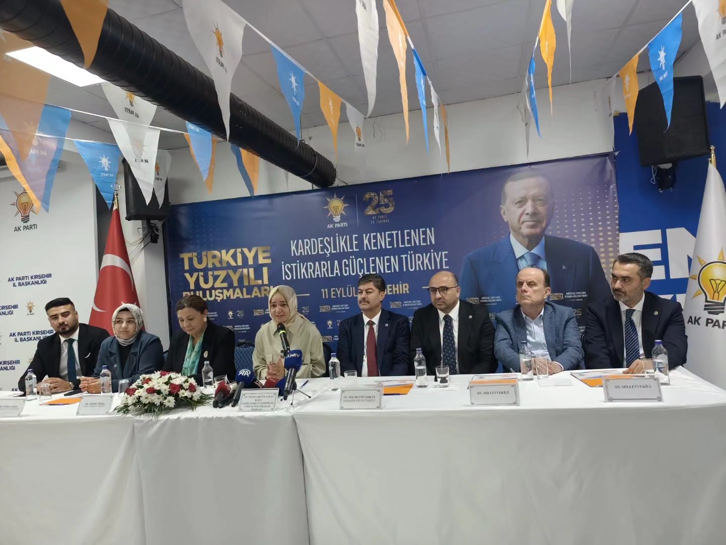 NECMETTİN ERKAN KIRŞEHİR'DE SAHADA: ESNAFTAN ŞEHİT AİLELERİNE YOĞUN TEMAS