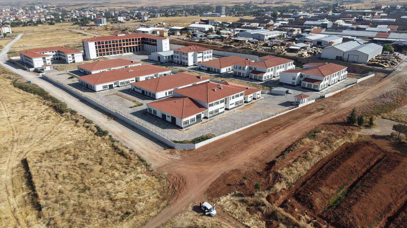 MKE'nin Kırşehir Yatırımında Ulaşım Hazırlığı: Çevre Yolları Düzenleniyor