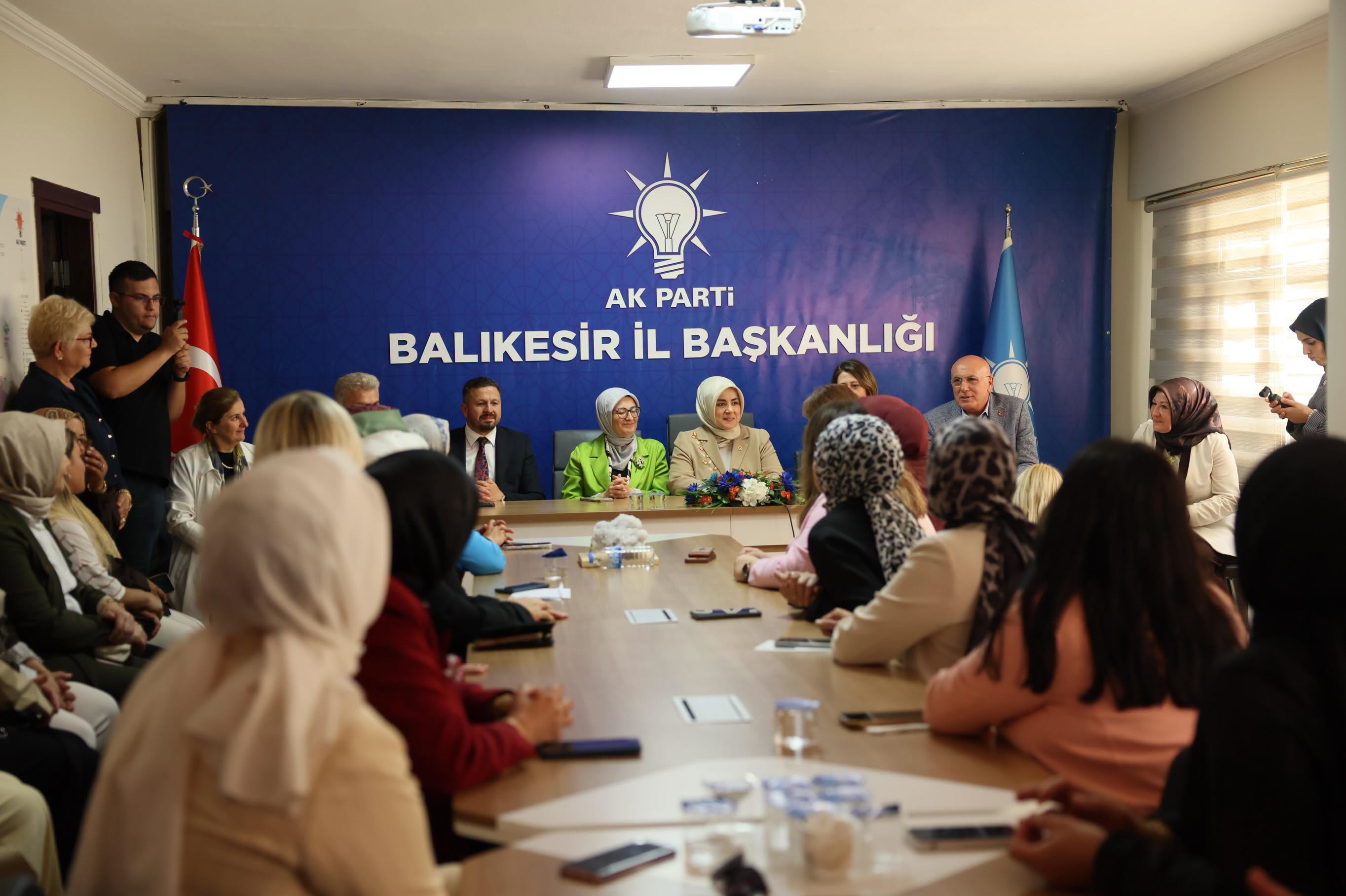 AK Parti Kadın Kolları’ndan Balıkesir’de Geniş Katılımlı İstişare Toplantısı
