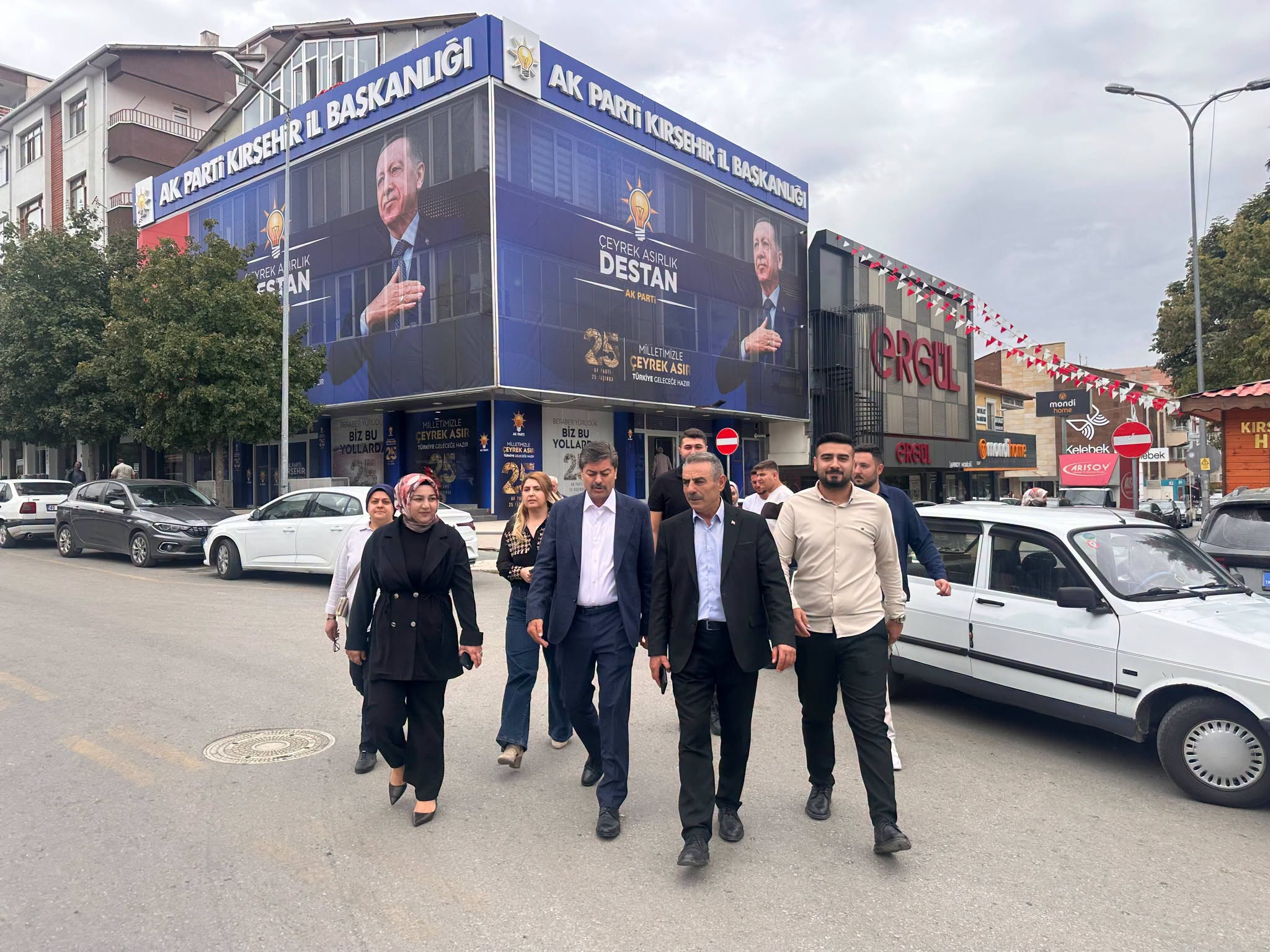 NECMETTİN ERKAN KIRŞEHİR'DE TEK GÜNDE ONA YAKIN DURAKTA: TEŞKİLATTAN KADIN KOOPERATİFLERİNE
