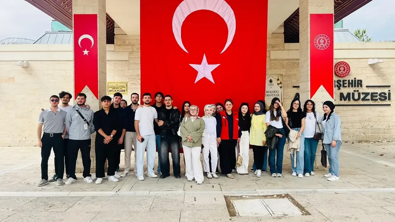 Kırşehir'e Yeni Gelen Gençler Şehrin Tarihini Yakından Tanıdı
