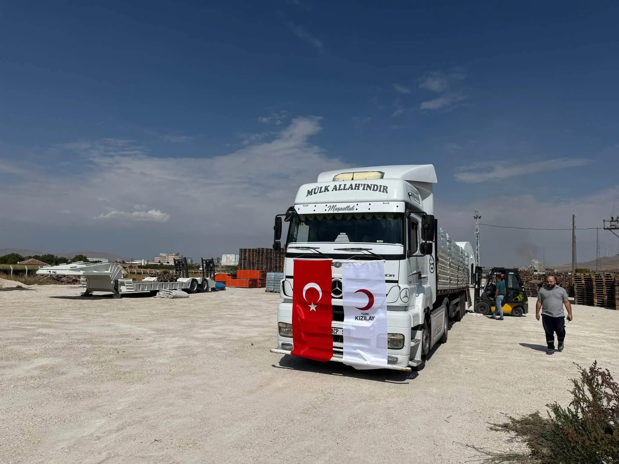 Kırşehir Kızılayı'ndan İhtiyaç Sahiplerine Tonlarca Su Yardımı