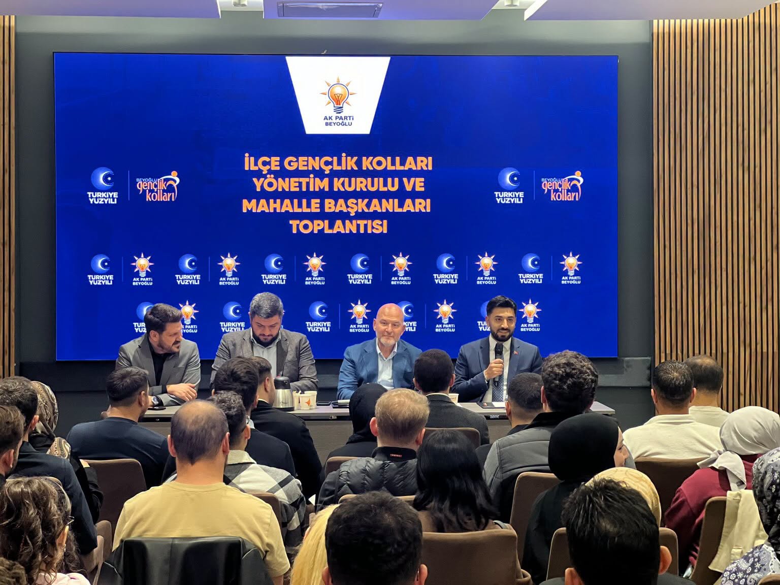 Soylu’dan Beyoğlu Gençliğine Destek: "Heyecanları ve Gayretleri Bizlere Güç Veriyor"