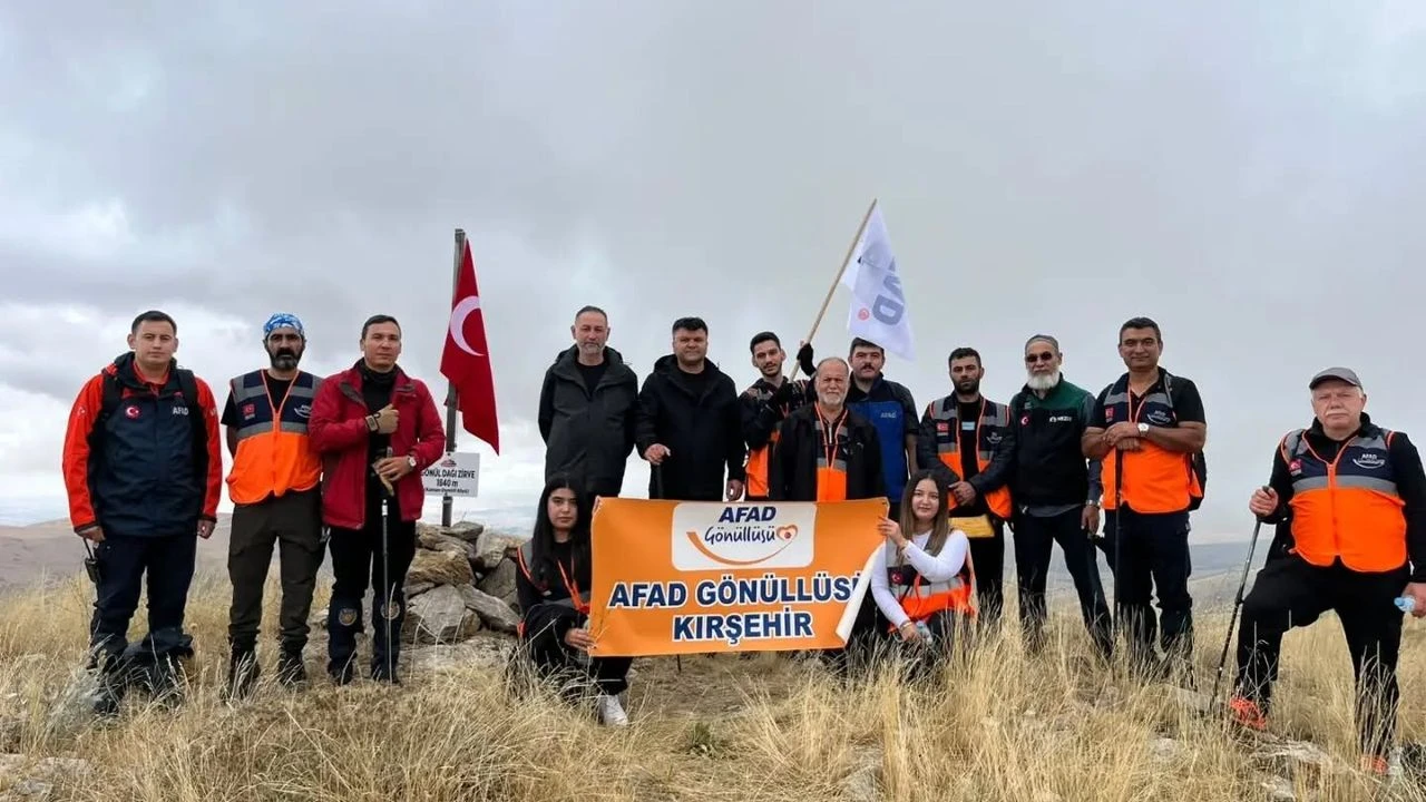 Kırşehir'de Demirli Köyü'nden Gönül Dağı Zirve Yürüyüşü