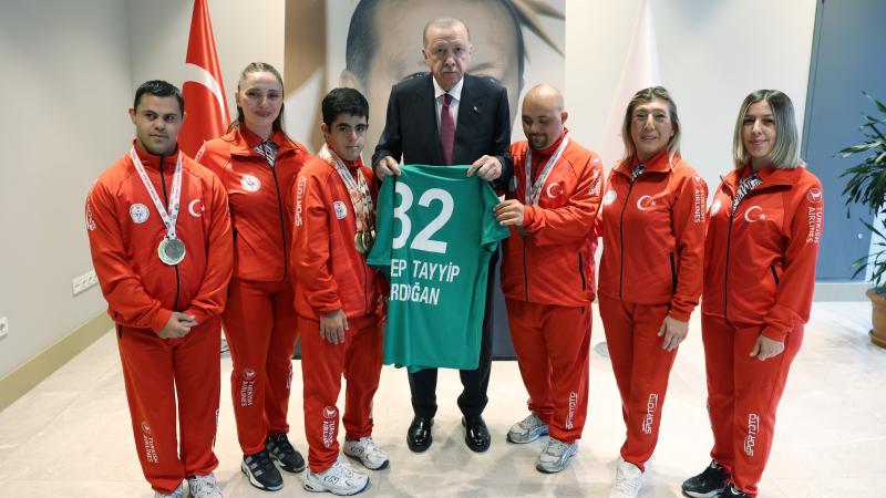 Cumhurbaşkanı Erdoğan, Özel Sporcular Federasyonunu Kabul Etti