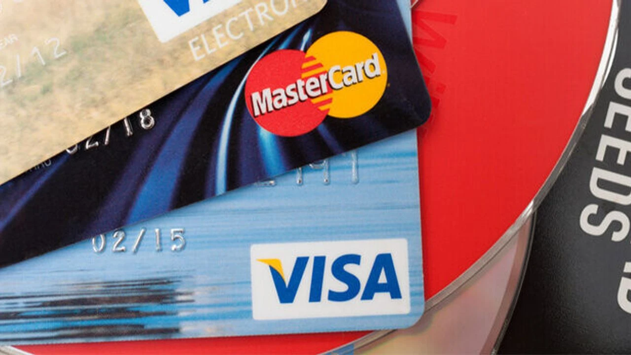 Kredi Kartını Kesip Atmak Bazı Kartlarda Risk Taşıyabilir