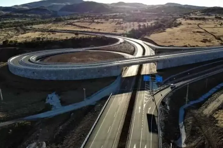 ANKARA-NİĞDE OTOYOLU'NDA KIRŞEHİR BAĞLANTI YOLU ŞERİDİ KAPATILDI