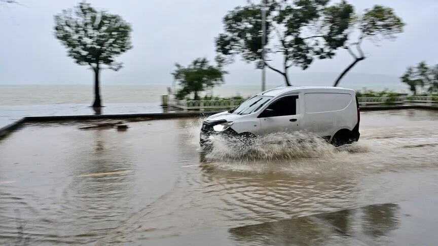 İstanbul İçin Kuvvetli Yağış Uyarısı: Sel ve Su Baskını Riski