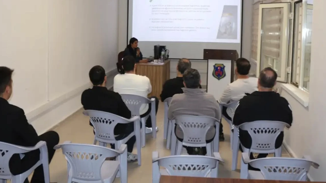 Kırşehir’de Hükümlülere Bağımlılıkla Mücadele Eğitimi Verildi