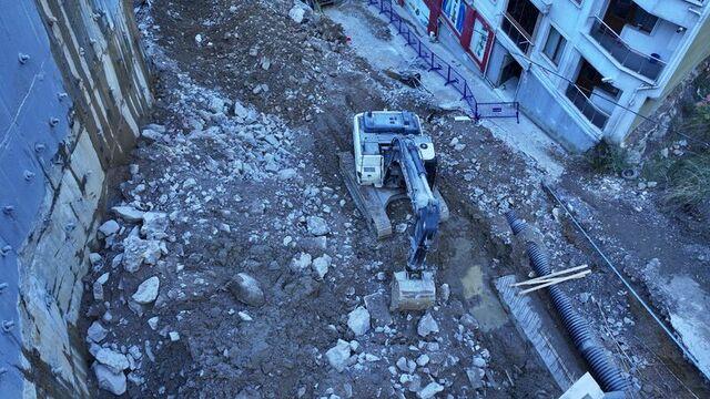 Zonguldak’ta Çöken Binanın Çevresindeki 7 Bina Boşaltıldı: 1 Ölü, 3 Kişi İçin Gözaltı Kararı