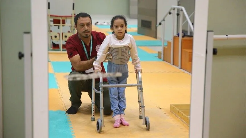 Gazze’de Yaralanan 6 Yaşındaki Sıla’nın Yeniden Yürüme Umudu Türkiye’de Yeşerdi