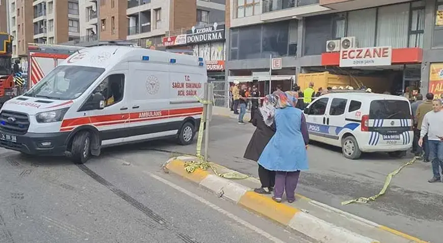 Pendik’te hafriyat kamyonu eczaneye daldı: 7 yaralı