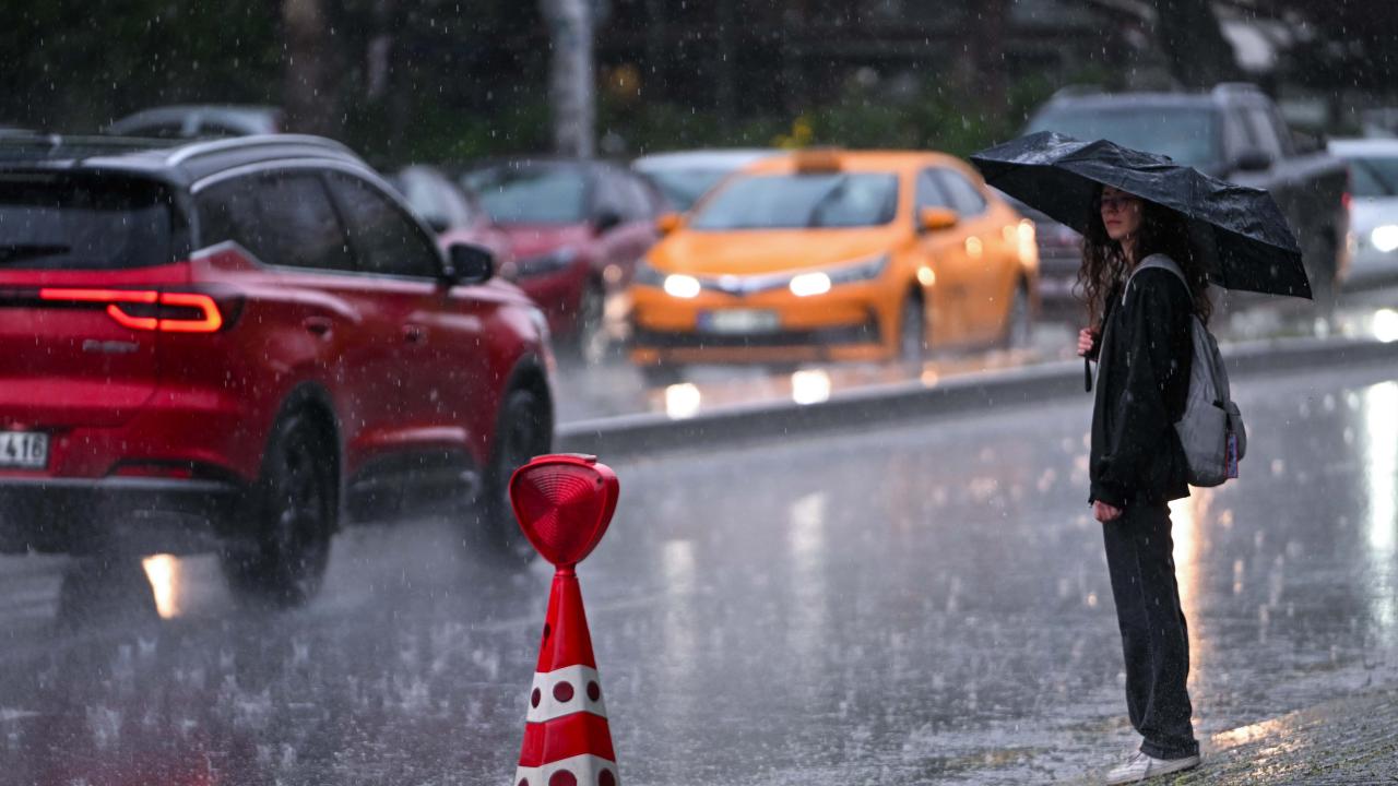 Hafta sonu hava nasıl olacak? Cumartesi yağışlı, pazar doğuda sağanak